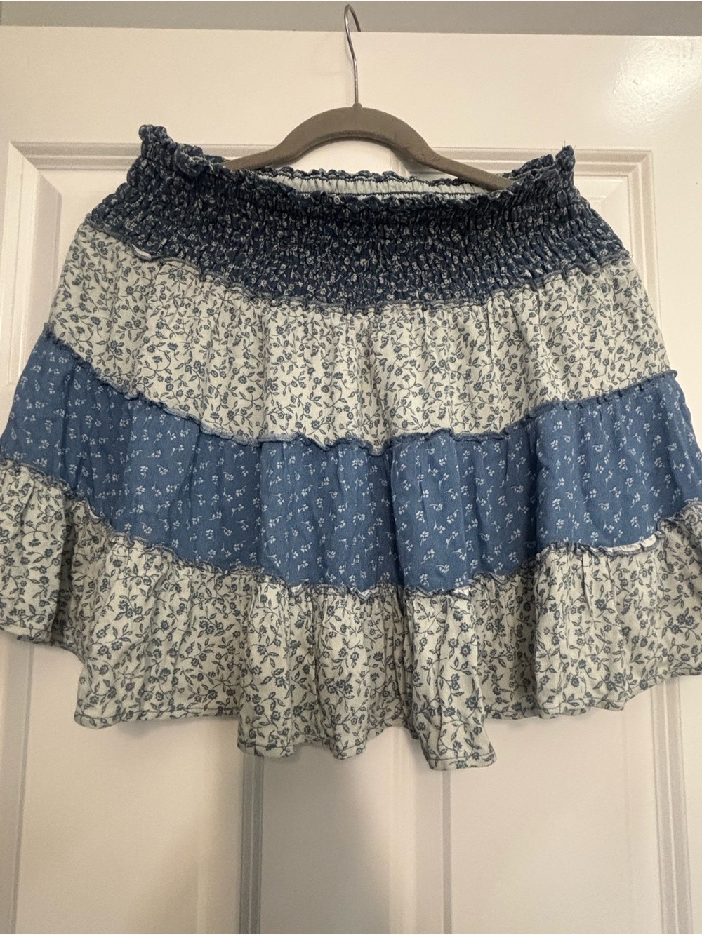 American Eagle Outfitters Blue and White Floral Tiered Skirt